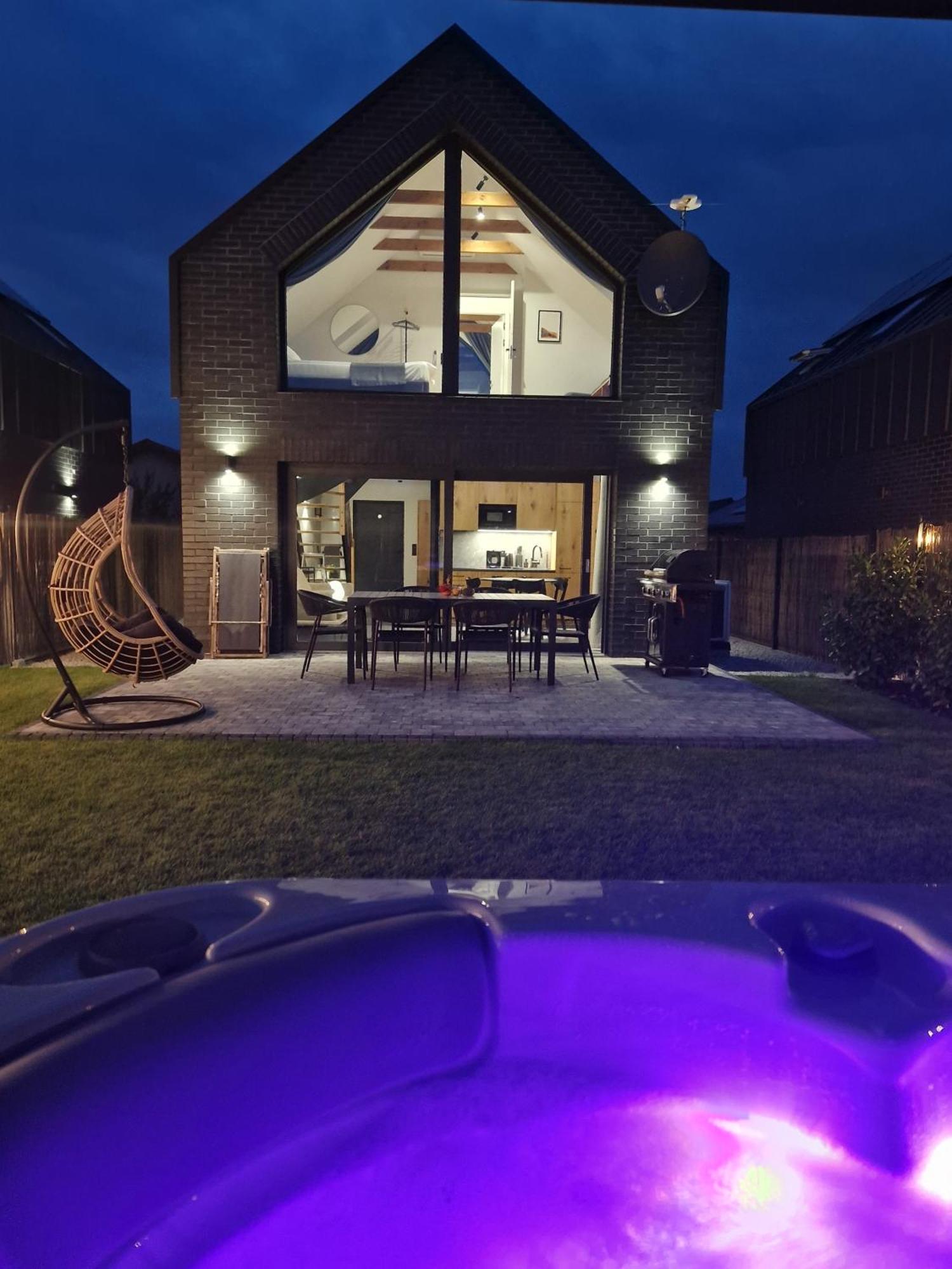 Odnova - Holiday Home With Spa Bobolin Bagian luar foto